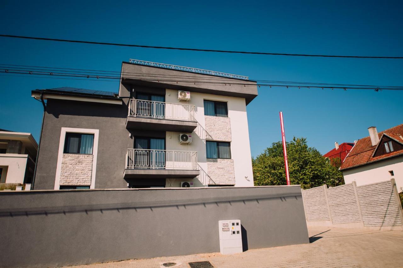 Dream House Apartments Орадя Екстер'єр фото